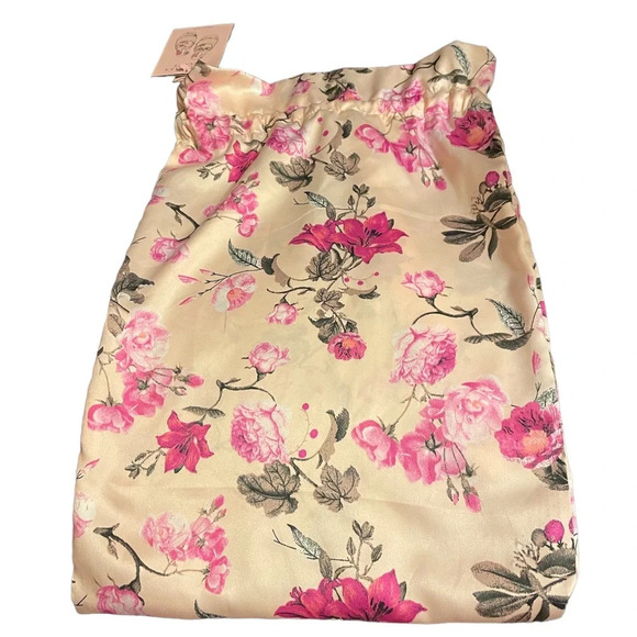 NWT VICTORIAS SECRET SLIPPERS - Picture 2 of 4